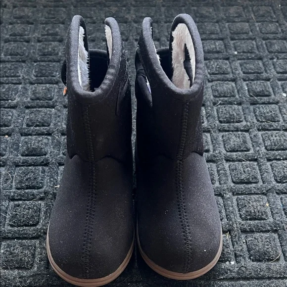 Bogs Black Kids Boots - Picture 13 of 13